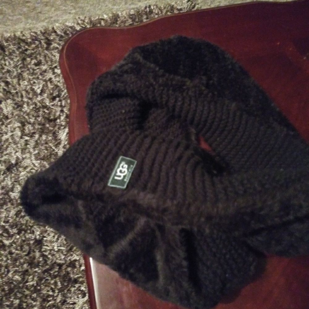 Ugg scarf
